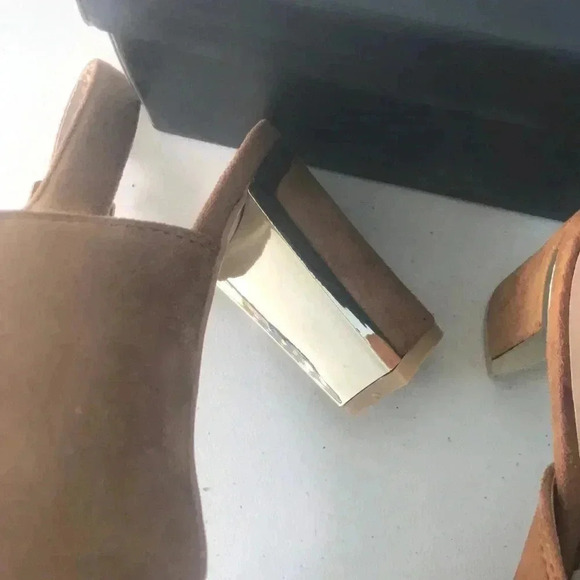 NIB!Spirit Moda Tan -Peek toe -gold back heel Chucky shoes size 9 - Picture 6 of 11